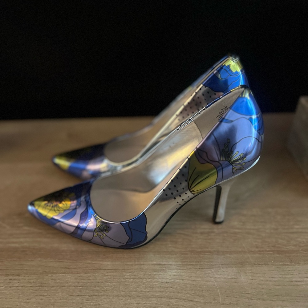 Nine West floral metallic pumps